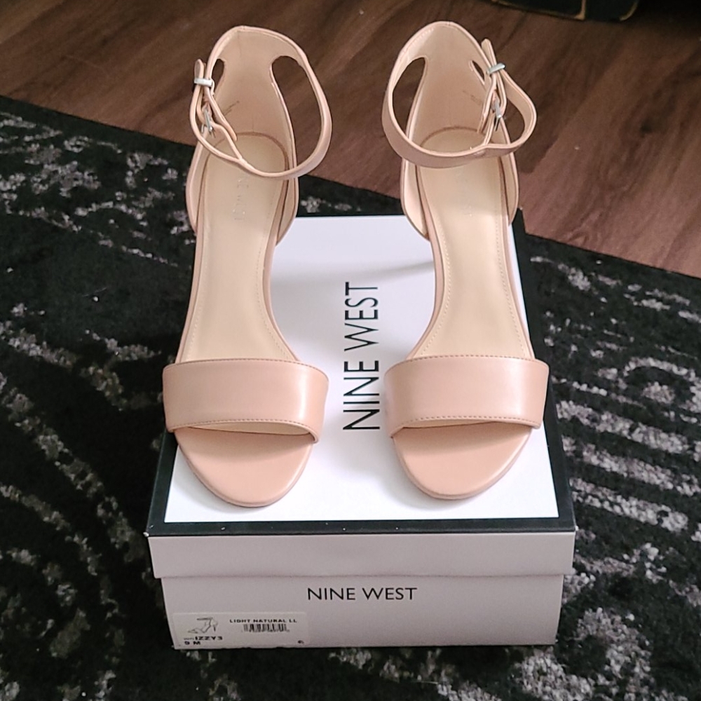 Heels - Picture 2 of 3
